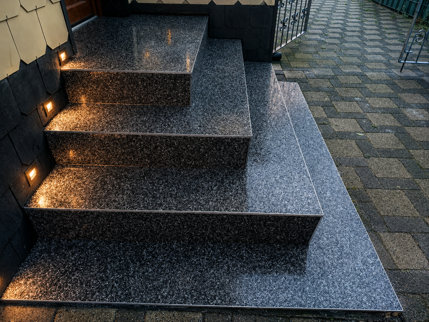 Abgenutzte Treppe vor Steinteppich Sanierung